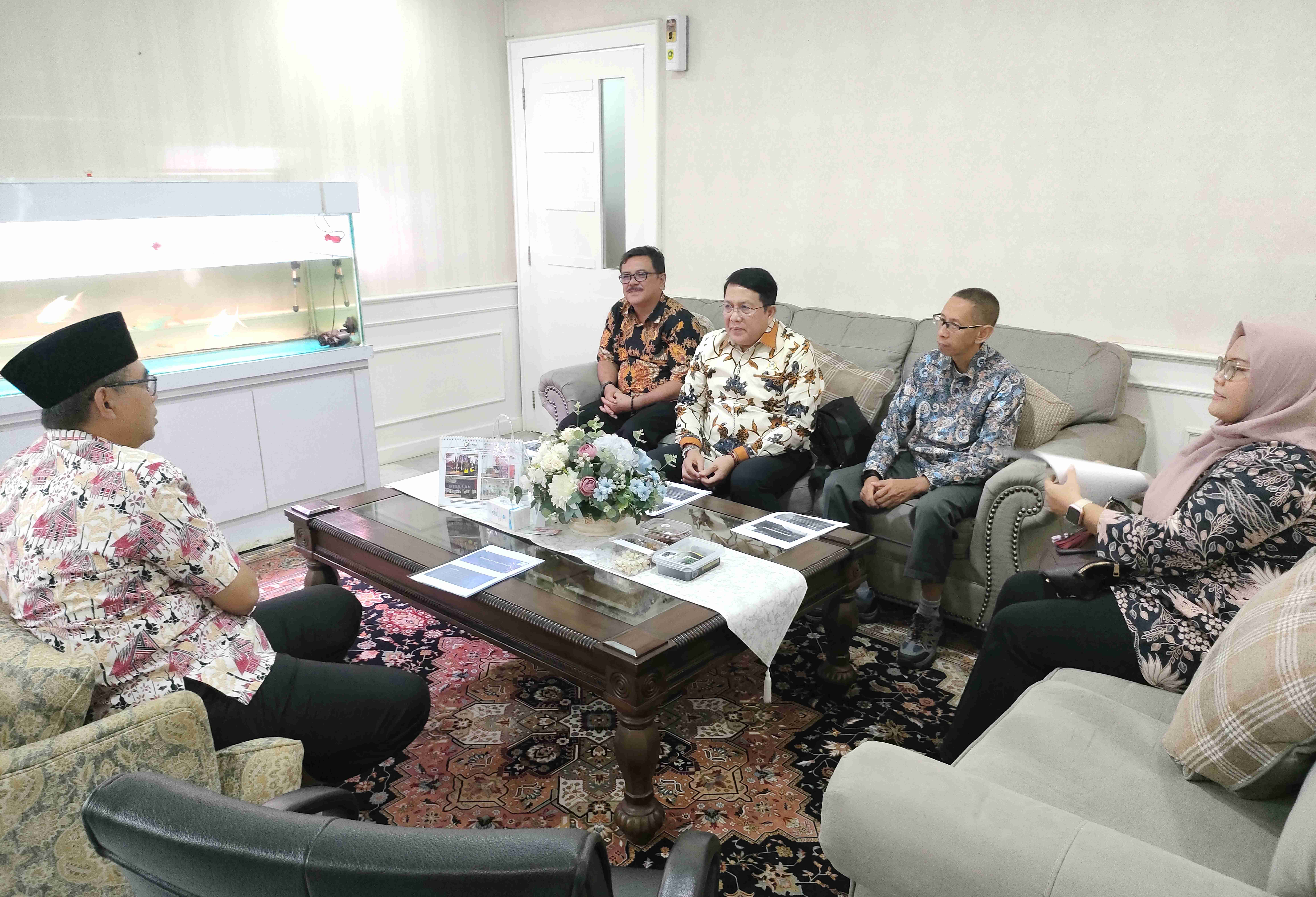 Pertemuan dengan SEKDA Kabupaten Bogor, Silaturahim dan rencana Kerjasama Bidang Pendidikan dengan Pemda Kab.Bogor. Ruang Sekda Kab.Bogor, 18 Juli 2025.
