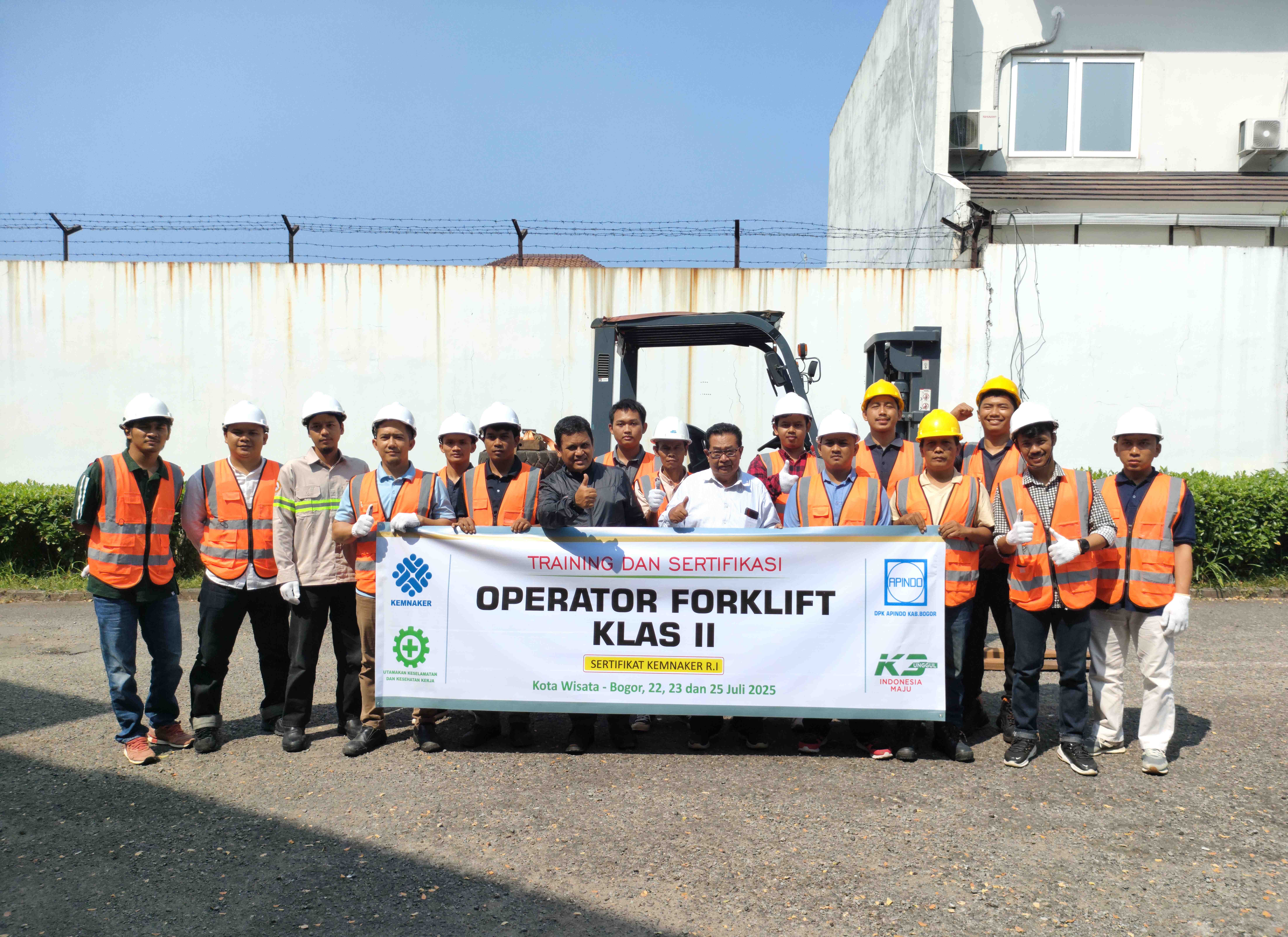 Training dan Sertifikasi Operator Forklift Klas II. Kota Wisata, Cibubur, 22, 23 dan 25 Juli 2025.