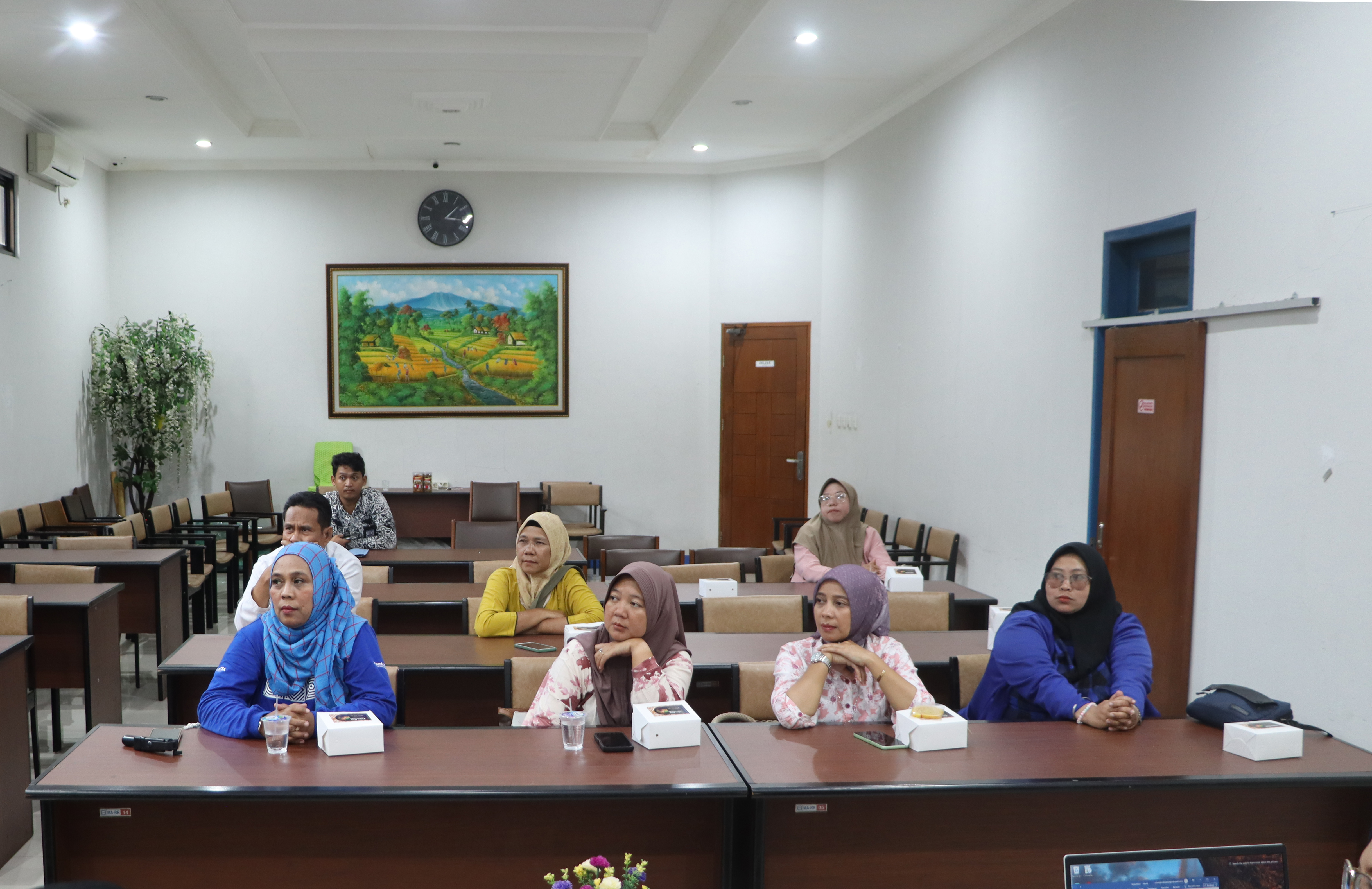 Pertemuan UMKM Binaan DPK APINDO Kabupaten Bogor dengan Tim Koperasi KSPPS An-Nur Safitri Didik.