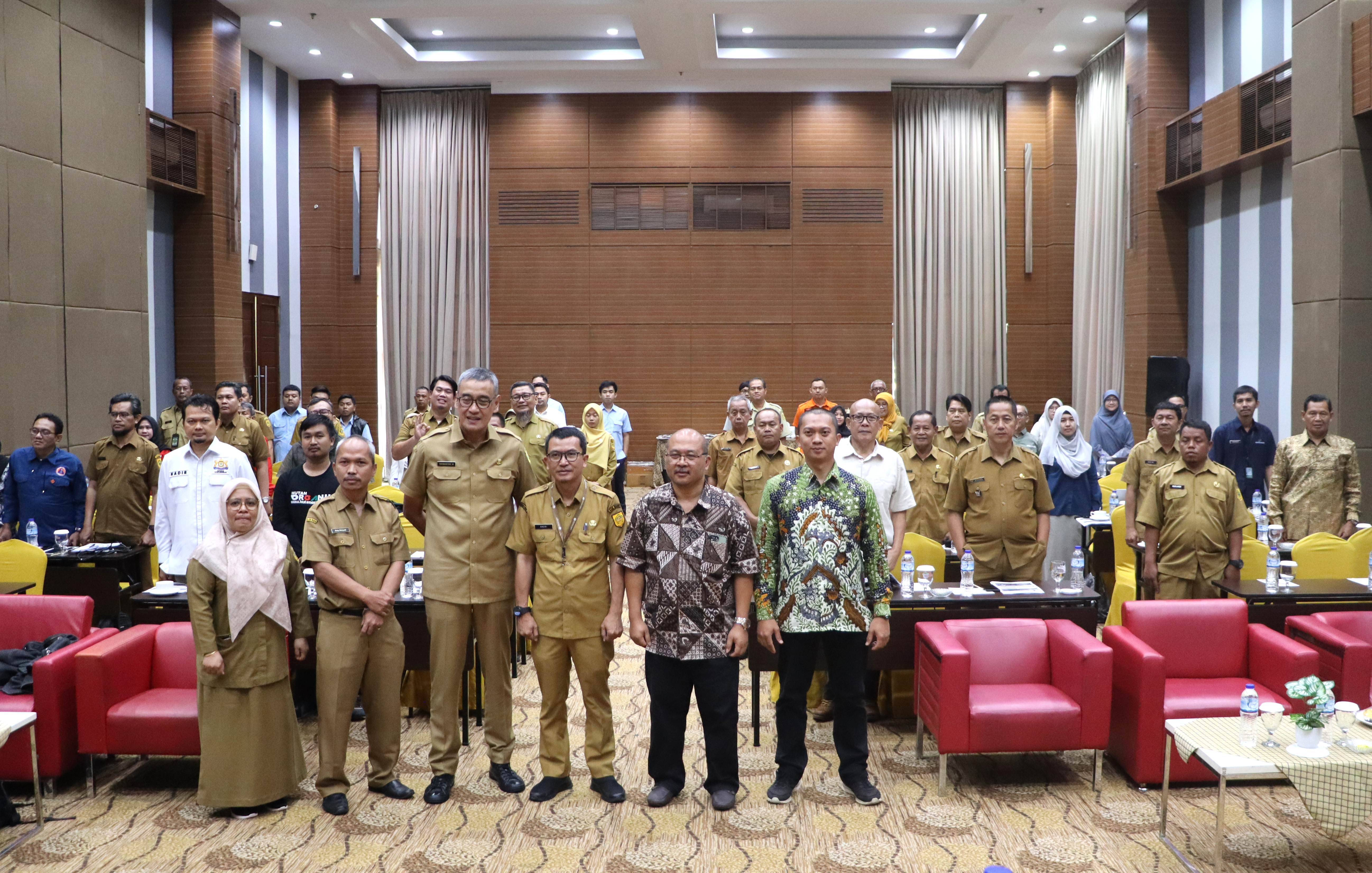 Menghadiri Konsultasi Publik - I Dinas Lingkungan Hidup Kabupaten Bogor