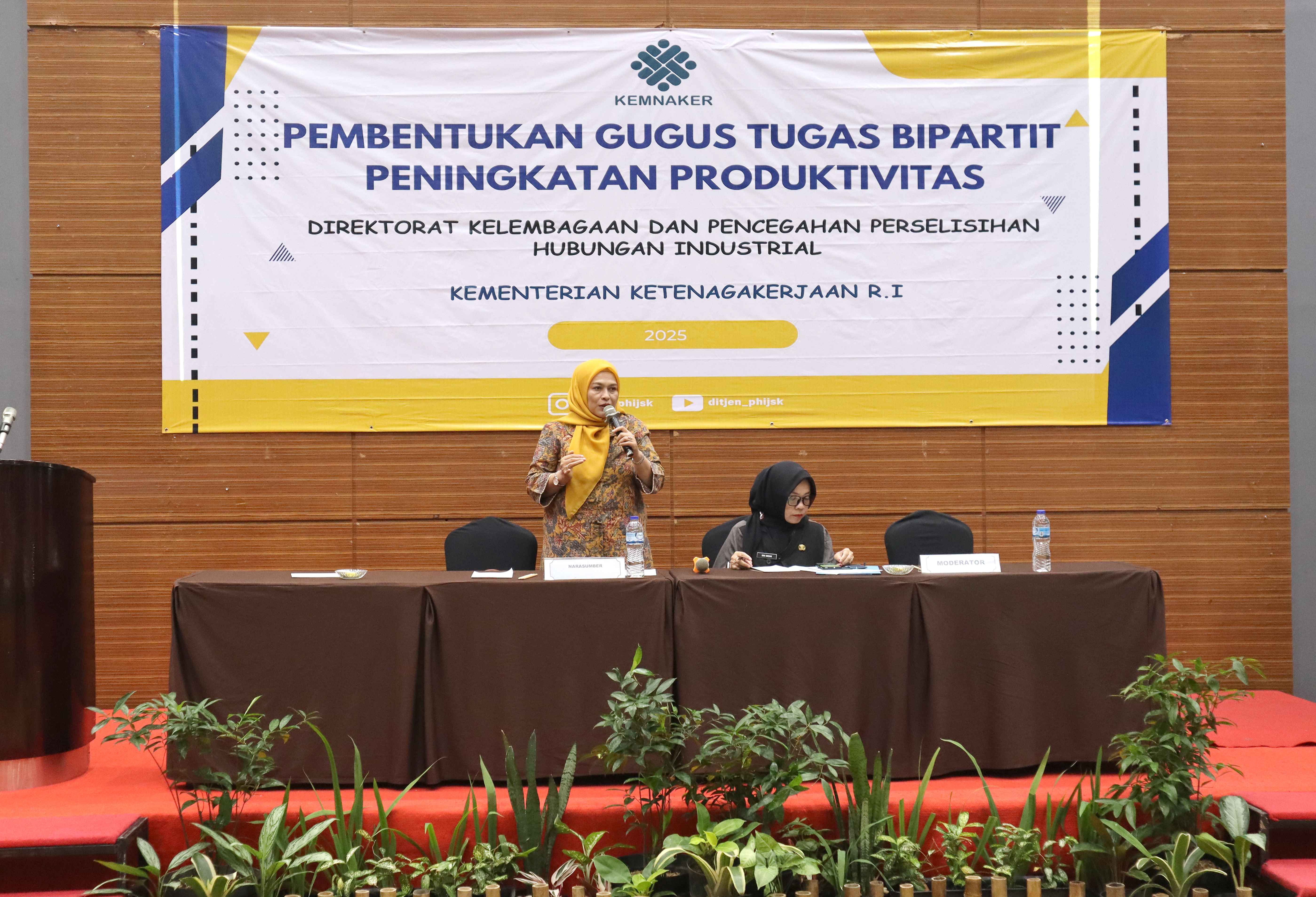 Sebagai Narasumber pada Pembentukan Gugus Tugas Bipartit Peningkatan Produktivitas yang dilaksanakan oleh Direktorat Kelembagaan dan Pencegahan Perselisihan Hubungan Industrial Kementerian Ketenagakerjaan RI.