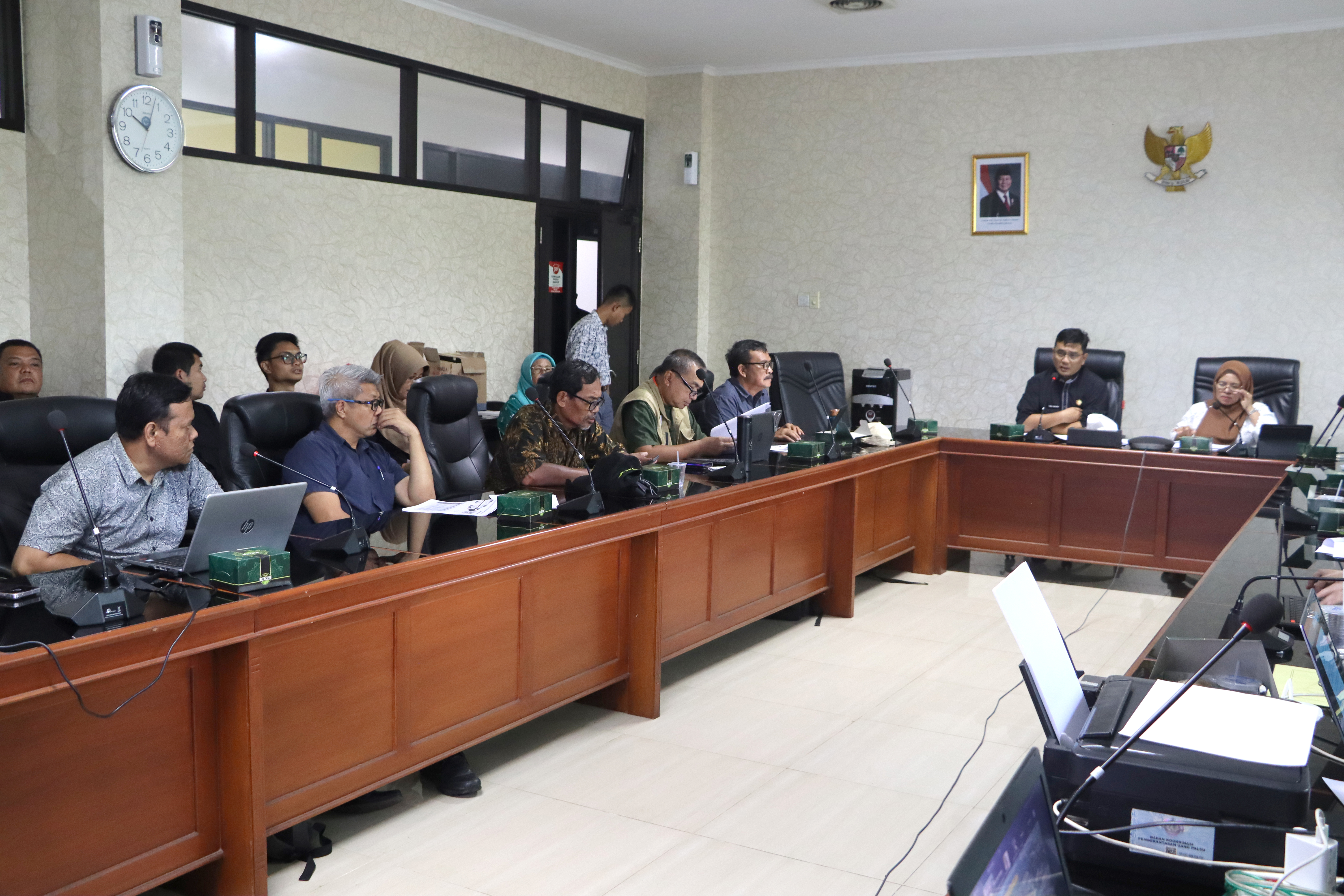 Menghadiri Focus Group Discussion Dinas Lingkungan Hidup Kabupaten Bogor