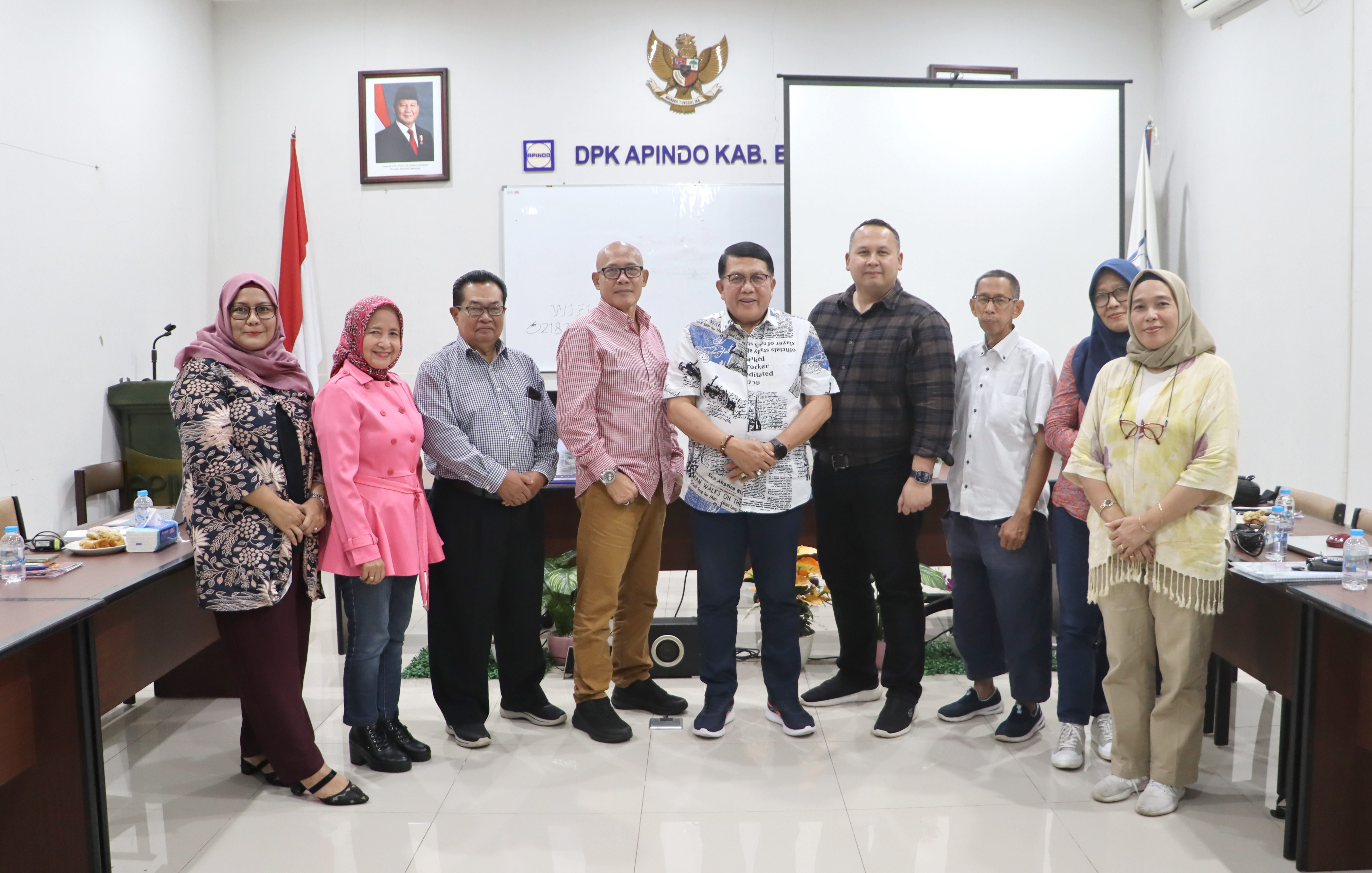 Rapat dengan Tim Bidang Pelatihan, Bidang Hukum dan Hubungan Industrial beserta Tim Sekretariat.