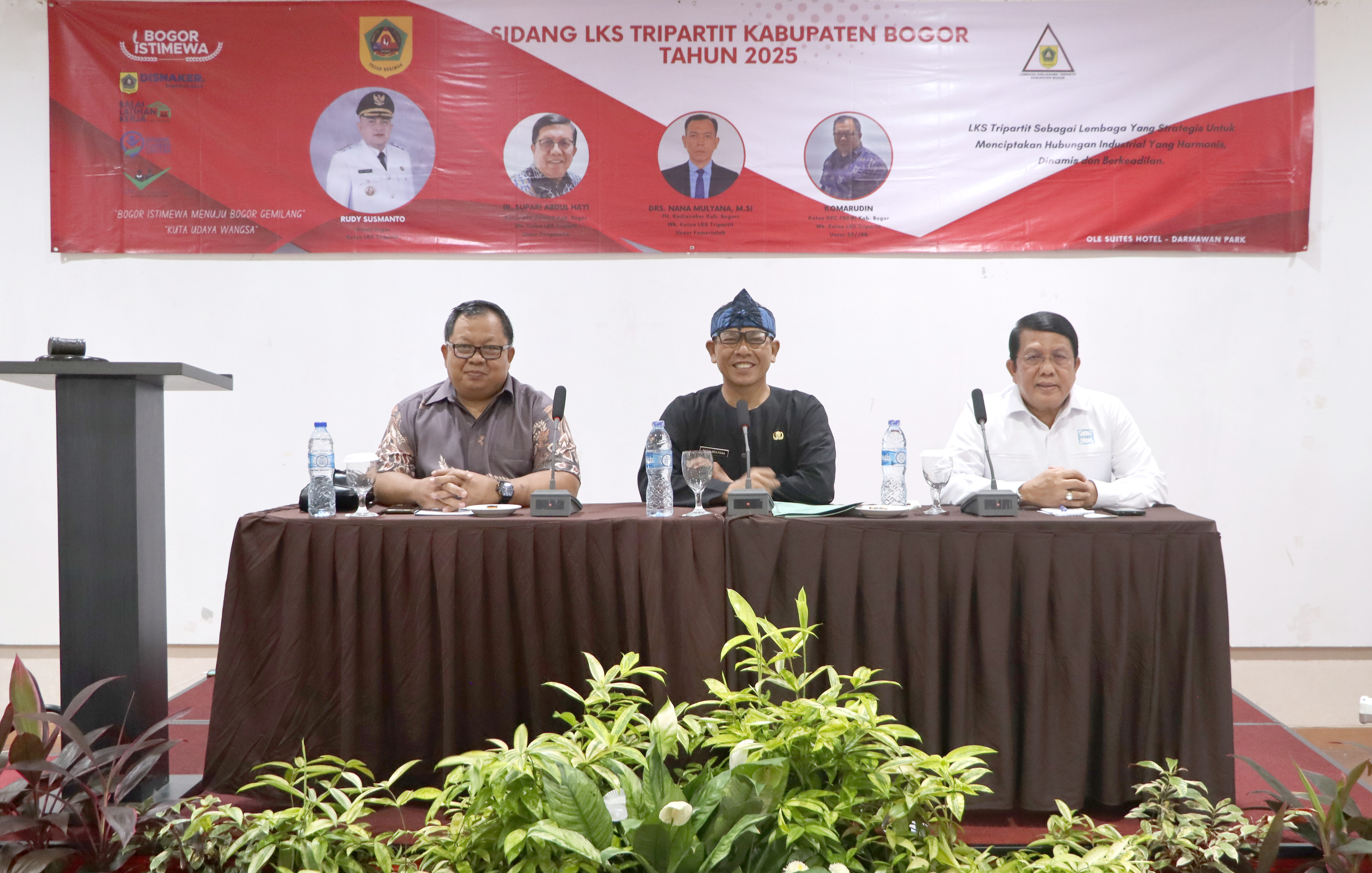 Acara Sidang LKS Tripartit dengan unsur Pengusaha, Serikat Pekerja dan Pemerintah.