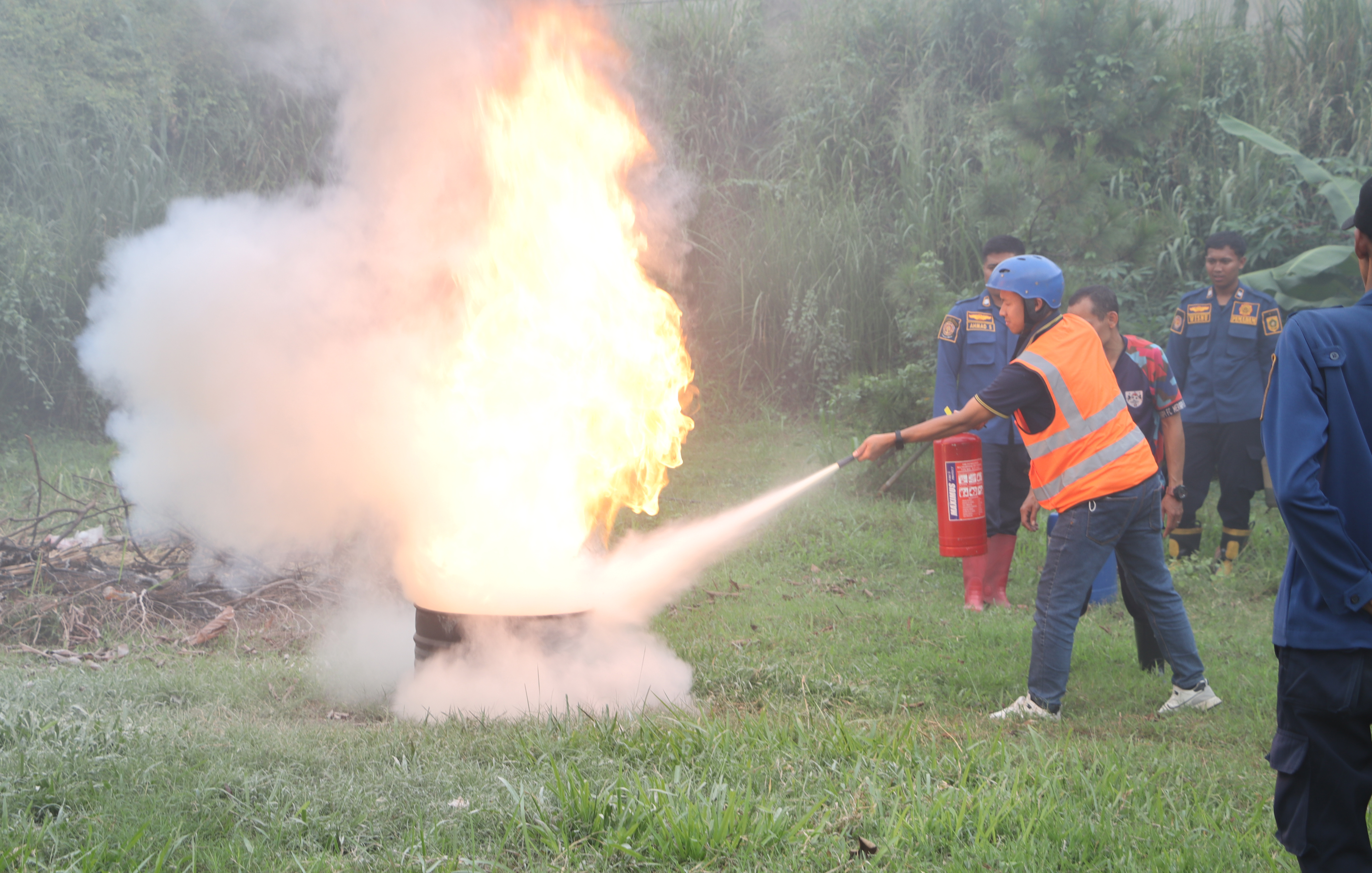 Training dan Sertifikasi Petugas Peran Kebakaran Klas D