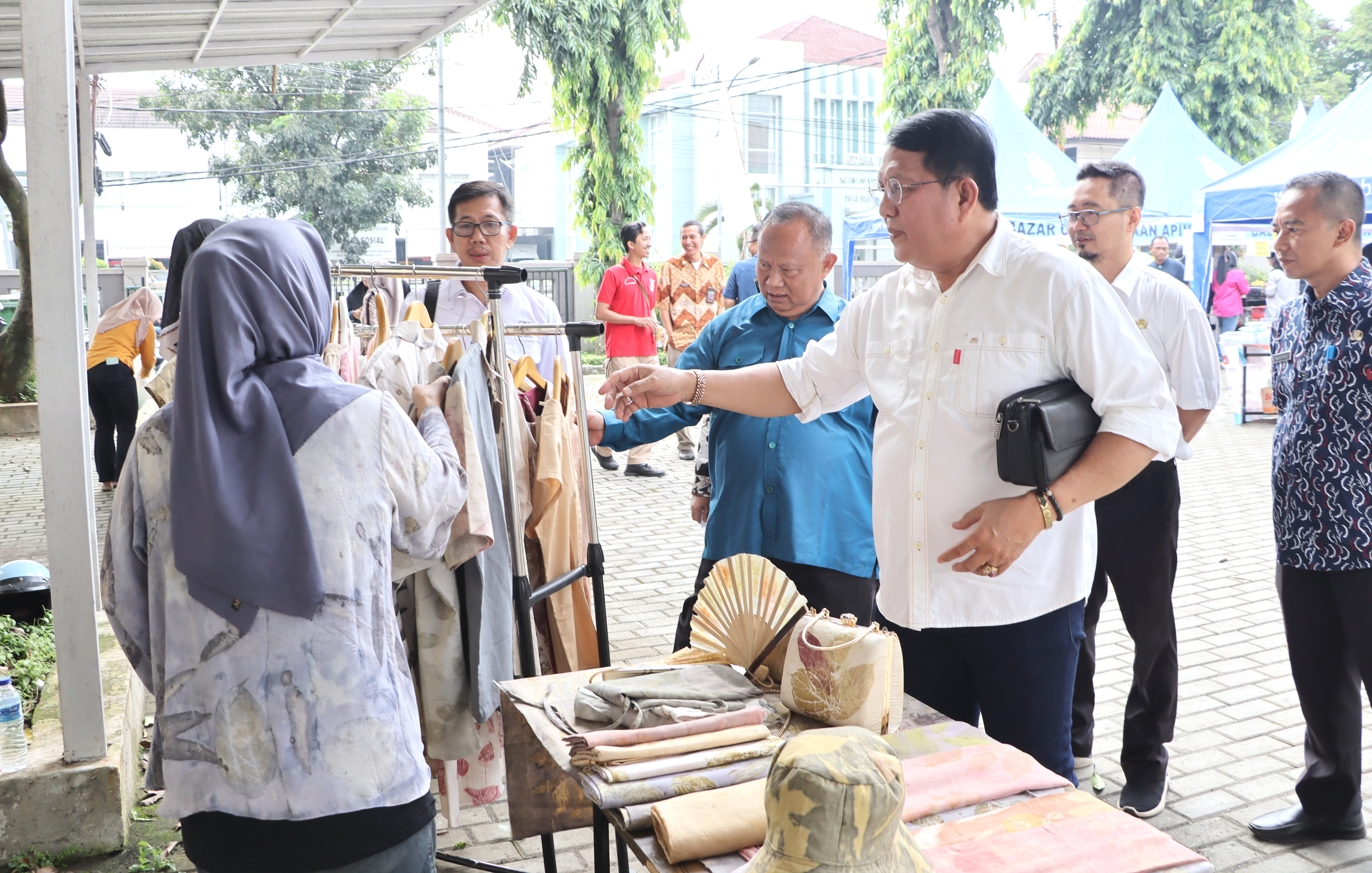 Bazar UMKM Binaan APINDO Kabupaten Bogor di Halaman Dinas Tenaga Kerja Kabupaten Bogor, Cibinong, 21 Februari 2025