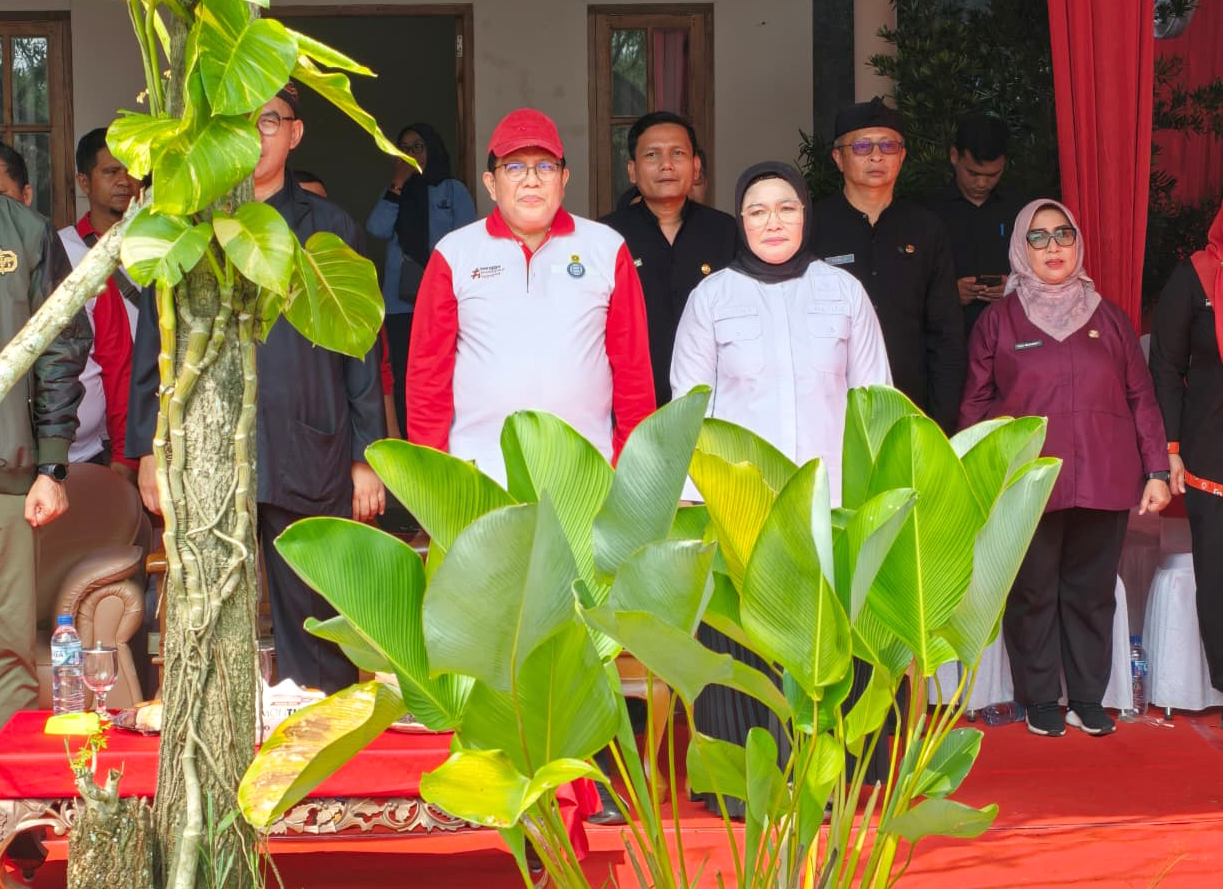 Menghadiri dan memberikan sambutan pada Peringatan Hari Buruh Internasional (Mayday), dengan Bupati, Wakil Bupati, Ketua DPRD, Sekda, Ketua Kadin, Kapolres, Dandim, Para Kepala Dinas, Kepala Cabang BPJS TK, Kesehatan, SP/SB dan Tamu Undangan.