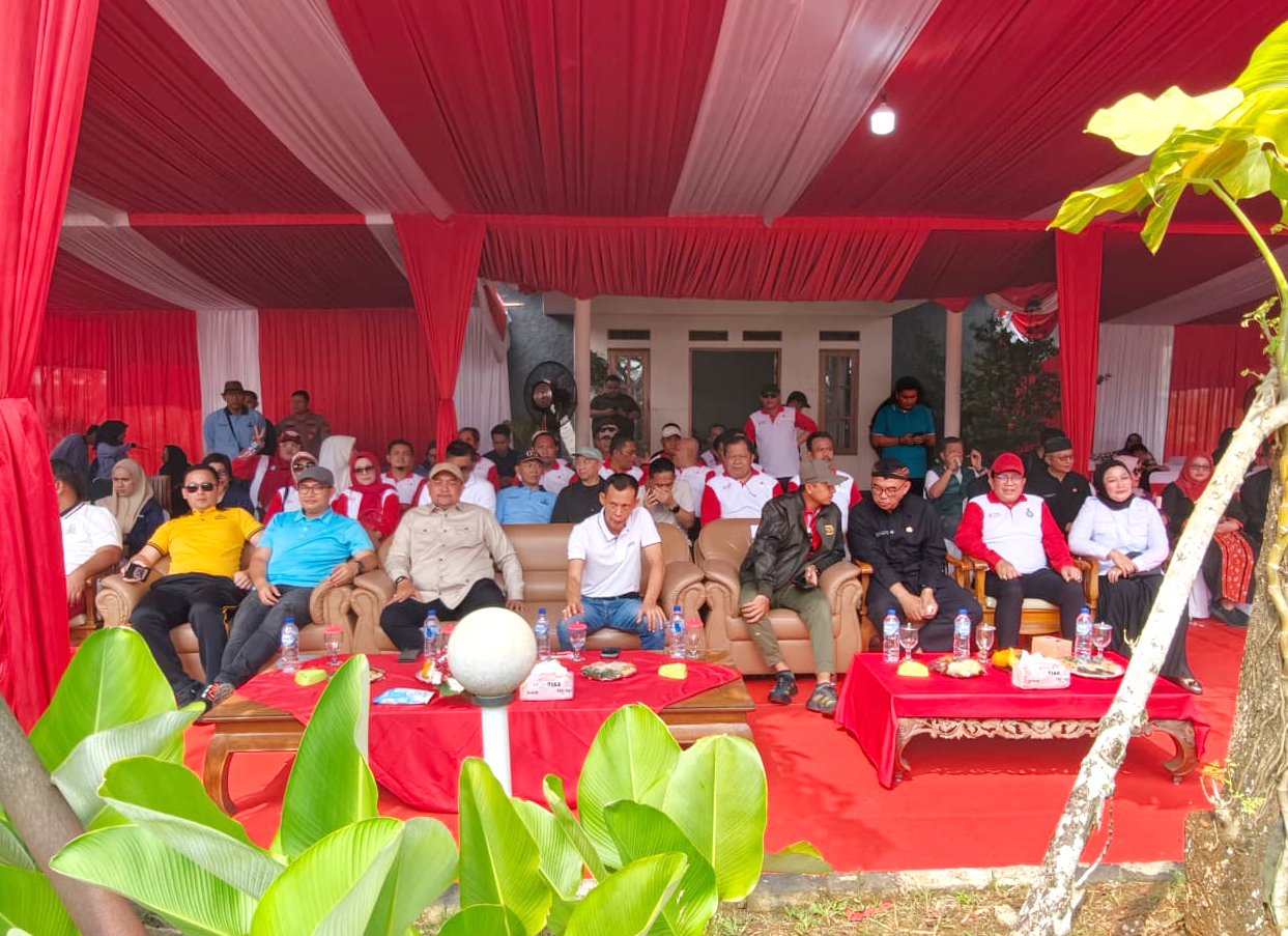 Menghadiri dan memberikan sambutan pada Peringatan Hari Buruh Internasional (Mayday), dengan Bupati, Wakil Bupati, Ketua DPRD, Sekda, Ketua Kadin, Kapolres, Dandim, Para Kepala Dinas, Kepala Cabang BPJS TK, Kesehatan, SP/SB dan Tamu Undangan.