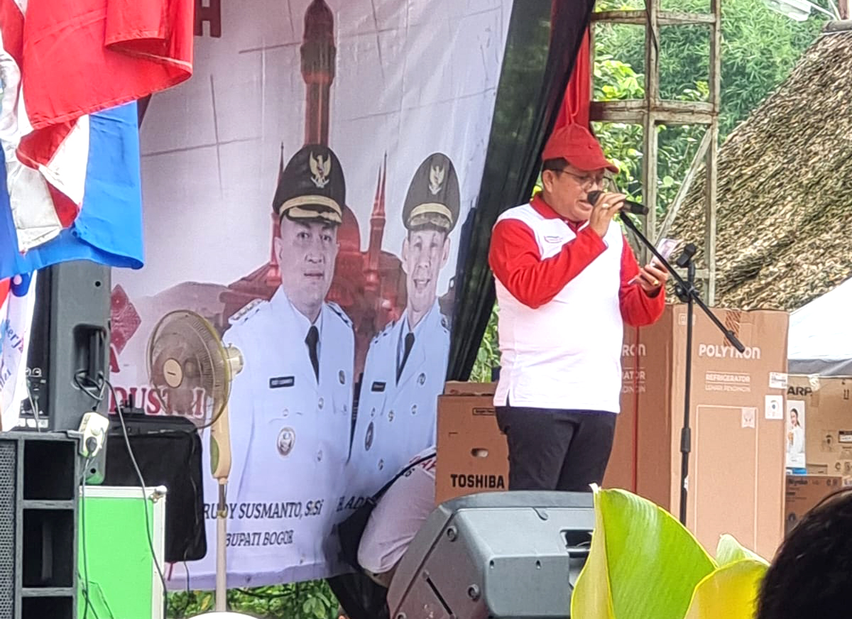 Menghadiri dan memberikan sambutan pada Peringatan Hari Buruh Internasional (Mayday), dengan Bupati, Wakil Bupati, Ketua DPRD, Sekda, Ketua Kadin, Kapolres, Dandim, Para Kepala Dinas, Kepala Cabang BPJS TK, Kesehatan, SP/SB dan Tamu Undangan.