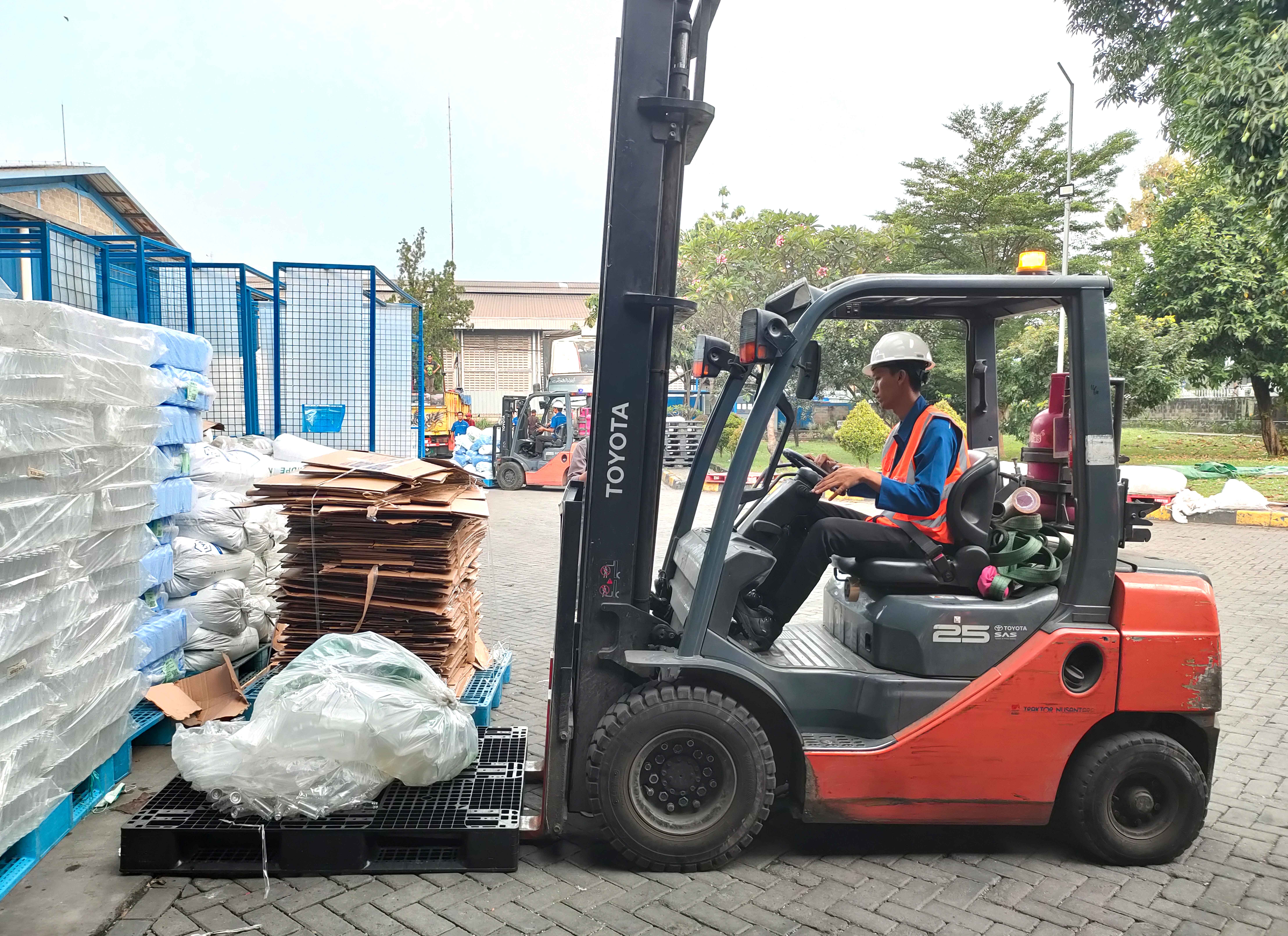 Training dan Sertifikasi Operator Forklift